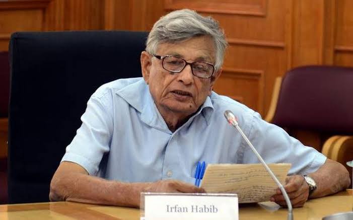 Bucket of Water Thrown at Historian Irfan Habib During Public Meeting at Delhi University