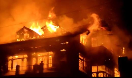 Srinagar fire damages six houses, injures three