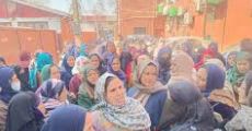Health workers protest in Srinagar against anti-workers policies