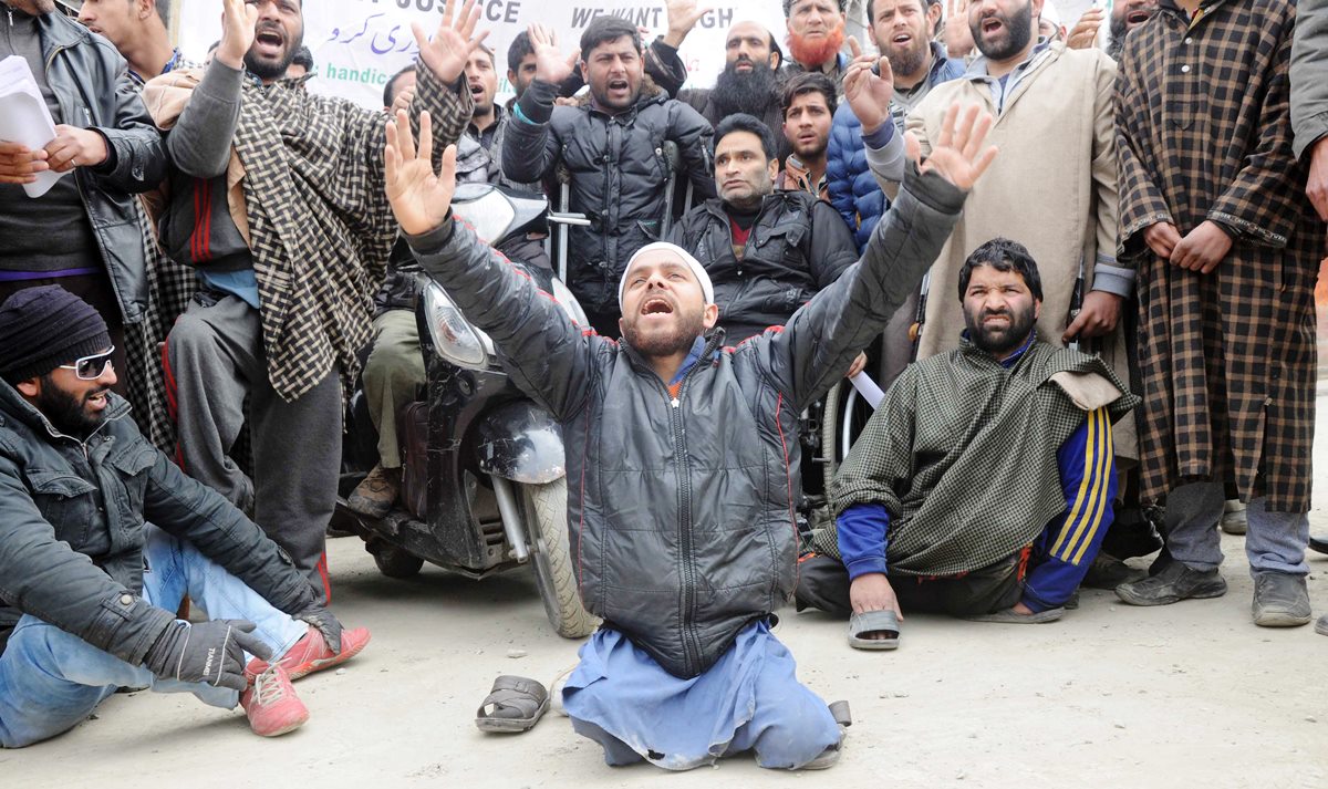 Handicapped persons protest against authorities’ apathy in Srinagar